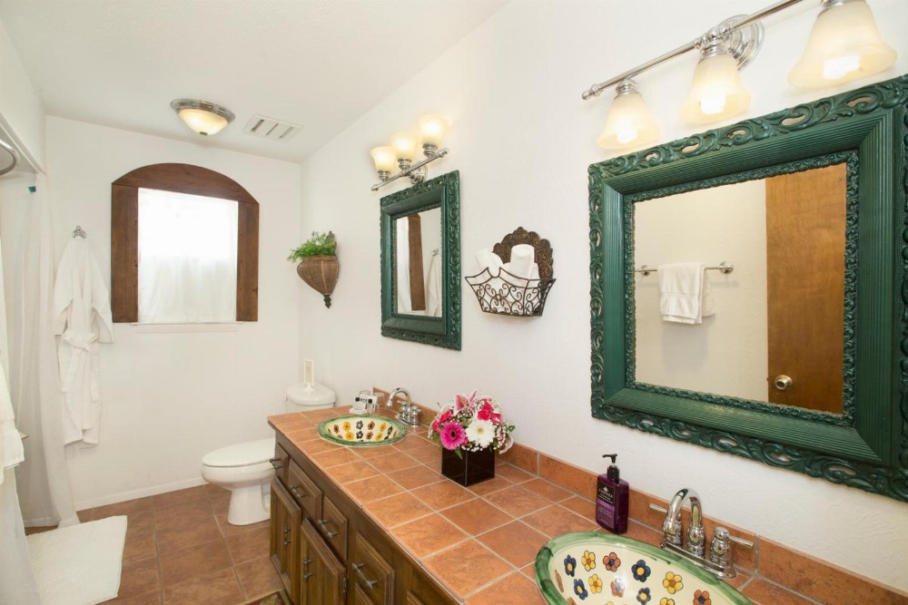 Lakehouse Bed and Breakfast